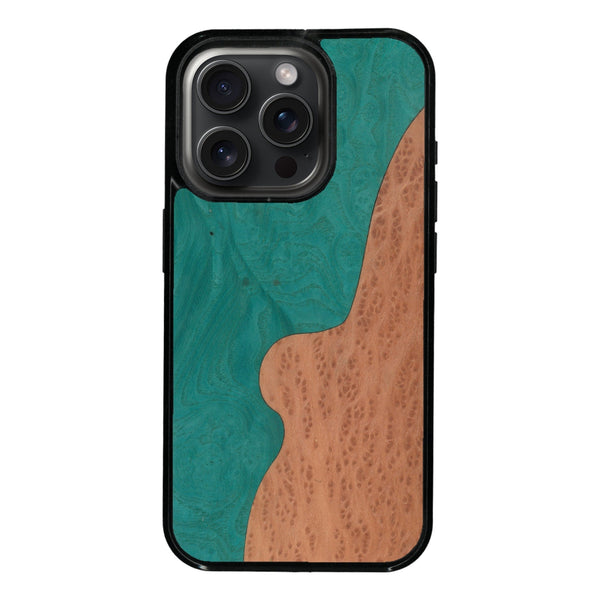 Coque de protection en bois véritable fabriquée en France pour iPhone 11 Pro alliant plusieurs essences de bois pour représenter une plage paradisiaque