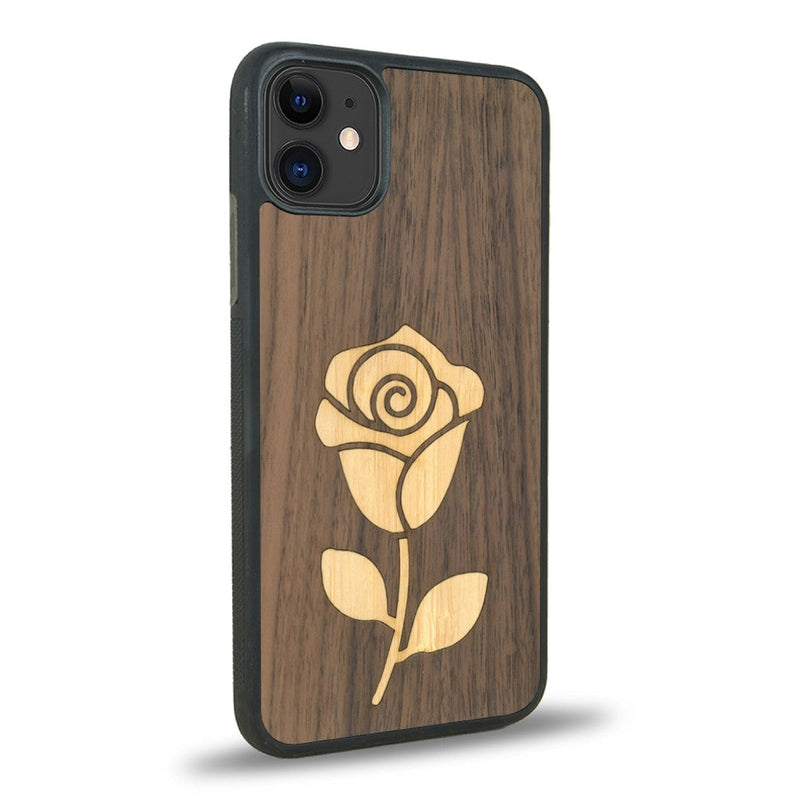 Coque de protection en bois véritable fabriquée en France pour iPhone 12 Mini alliant plusieurs essences de bois pour représenter une rose