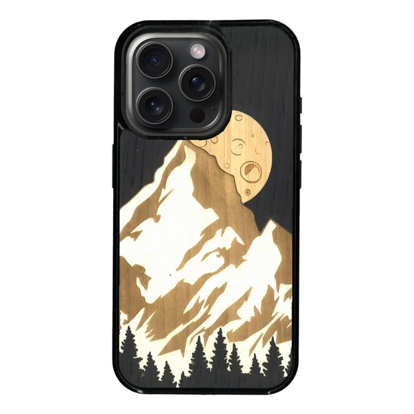 Coque de protection en bois véritable fabriquée en France pour iPhone 13 Pro alliant plusieurs essences de bois pour représenter le mont Everest