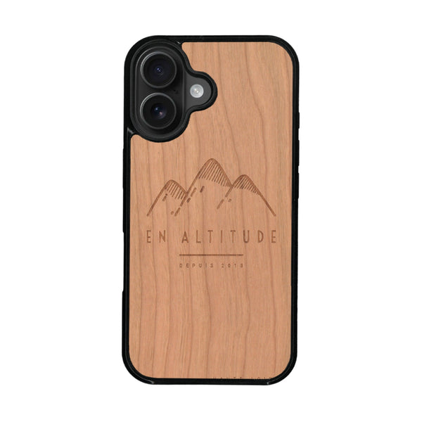 Coque de protection en bois véritable fabriquée en France pour iPhone 16 + MagSafe® représentant des montagnes, sur le thème de la randonnée en pleine nature et du trail