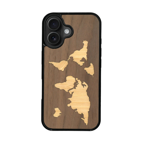 Coque de protection en bois véritable fabriquée en France pour iPhone 16 + MagSafe® alliant du bambou et du noyer sur le thème du voyage et de l'aventure représentant une mappemonde