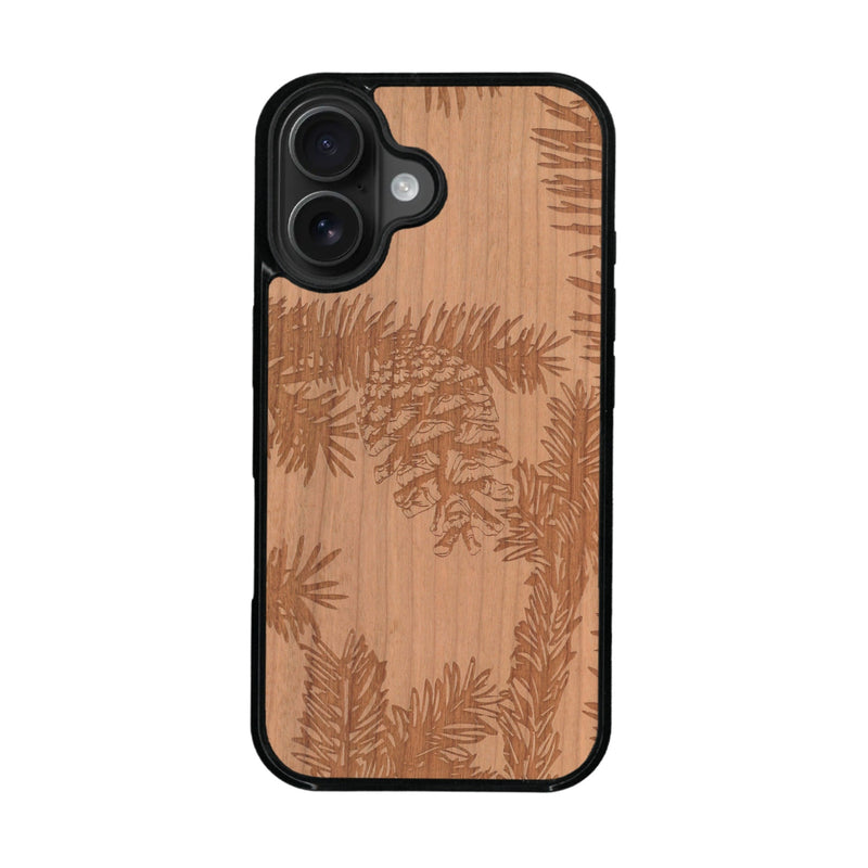 Coque de protection en bois véritable fabriquée en France pour iPhone 16 Plus + MagSafe® sur le thème de la nature des arbres avec un motif de gravure représentant des épines de sapin et des pommes de pin