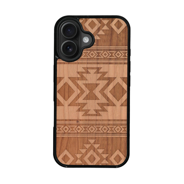 Coque de protection en bois véritable fabriquée en France pour iPhone 16 + MagSafe® avec des motifs géométriques s'inspirant des temples aztèques, mayas et incas