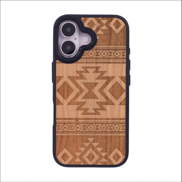 Coque de protection en bois véritable fabriquée en France pour iPhone 16 avec des motifs géométriques s'inspirant des temples aztèques, mayas et incas