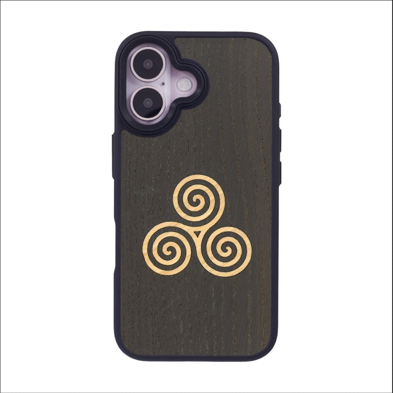 Coque de protection en bois véritable fabriquée en France pour iPhone 16 alliant du chêne fumé et du bambou et doré représentant un triskell