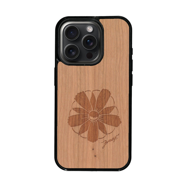 Coque de protection en bois véritable fabriquée en France pour iPhone 16 Pro Max + MagSafe® sur le thème des fleurs et de la montagne avec un motif de gravure représentant les pétales d'une fleur des montagnes