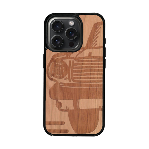 Coque de protection en bois véritable fabriquée en France pour iPhone 16 Pro Max + MagSafe® sur le thème de l'automobile avec une authentique Mustang