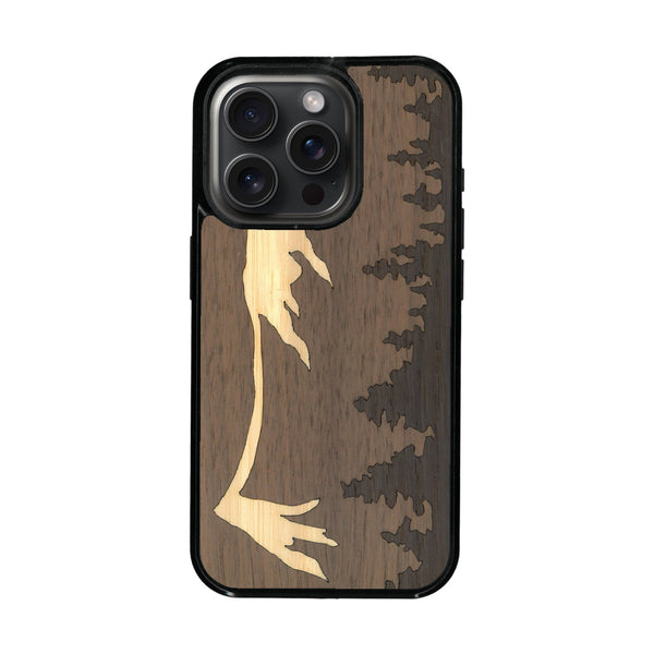 Coque de protection en bois véritable fabriquée en France pour iPhone 16 Pro Max sur le thème de la nature et de la montagne qui allie du chêne fumé, du noyer et du bambou représentant le mont mézenc