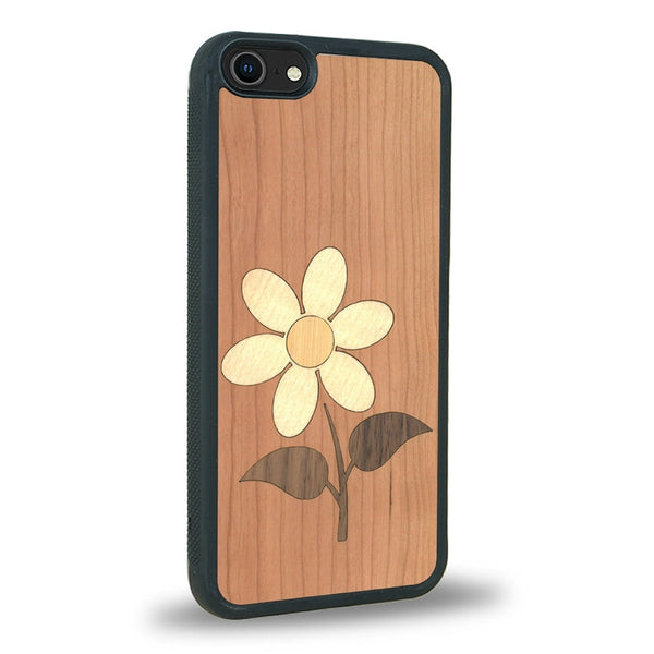 Coque de protection en bois véritable fabriquée en France pour iPhone 5 / 5s alliant plusieurs essences de bois pour représenter une marguerite