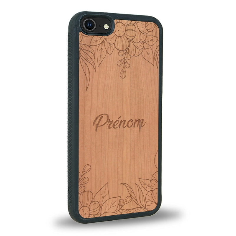 Coque de protection en bois véritable fabriquée en France pour iPhone 6 / 6s sur le thème de la fête des mères avec un motif représentant des fleurs et des feuilles