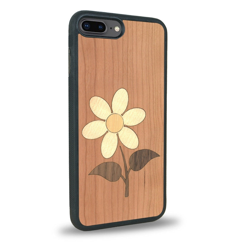 Coque de protection en bois véritable fabriquée en France pour iPhone 7 Plus / 8 Plus alliant plusieurs essences de bois pour représenter une marguerite