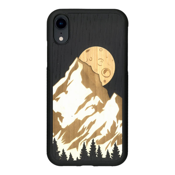 Coque de protection en bois véritable fabriquée en France pour iPhone XR alliant plusieurs essences de bois pour représenter le mont Everest