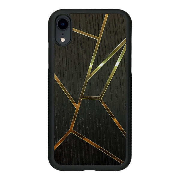 Coque de protection en bois véritable fabriquée en France pour iPhone XR alliant plusieurs essences de bois pour représenter des fragments design