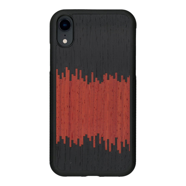 Coque de protection en bois véritable fabriquée en France pour iPhone XR alliant plusieurs essences de bois pour représenter du magma en fusion