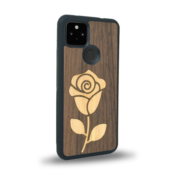 Coque de protection en bois véritable fabriquée en France pour Google Pixel 4a 5g alliant plusieurs essences de bois pour représenter une rose