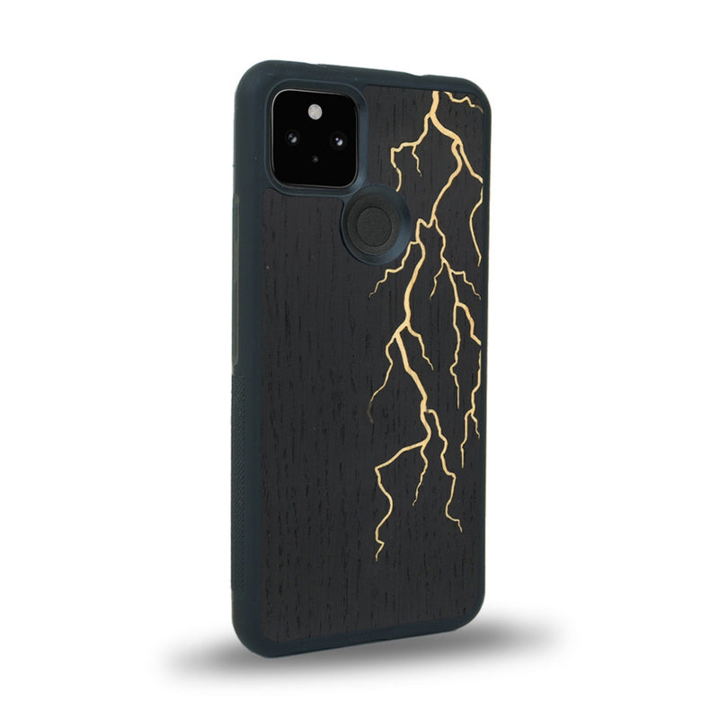 Coque de protection en bois véritable fabriquée en France pour Google Pixel 4A 5G alliant plusieurs essences de bois pour représenter un éclair divin