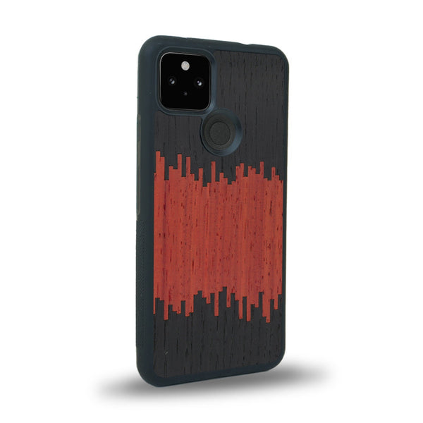 Coque de protection en bois véritable fabriquée en France pour Google Pixel 4A 5G alliant plusieurs essences de bois pour représenter du magma en fusion