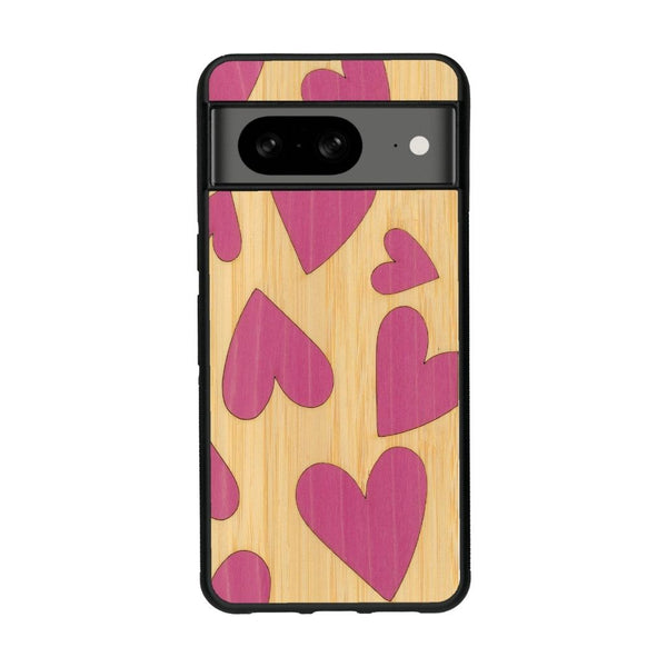 Coque de protection en bois véritable fabriquée en France pour Google Pixel 7 alliant plusieurs essences de bois pour représenter des coeurs pour les amoureux