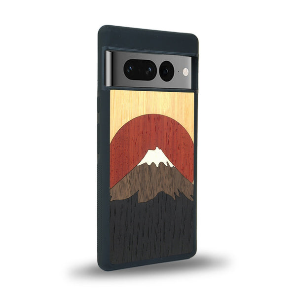 Coque de protection en bois véritable fabriquée en France pour Google Pixel 7 Pro alliant plusieurs essences de bois pour représenter le mont Fuji