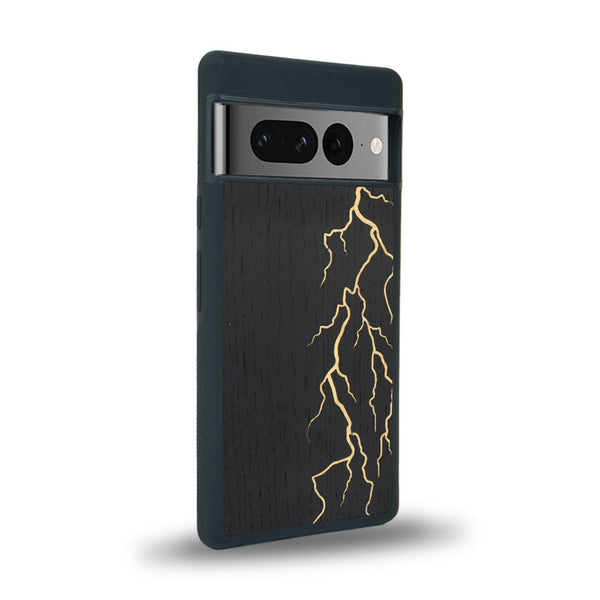 Coque de protection en bois véritable fabriquée en France pour Google Pixel 7 Pro alliant plusieurs essences de bois pour représenter un éclair divin