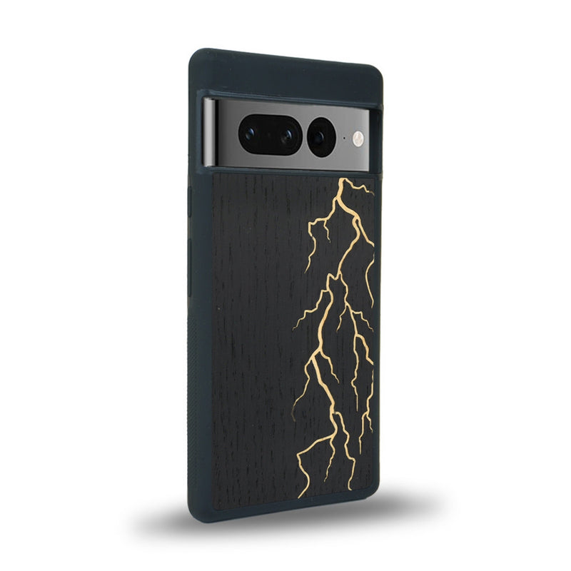 Coque de protection en bois véritable fabriquée en France pour Google Pixel 7 Pro alliant plusieurs essences de bois pour représenter un éclair divin