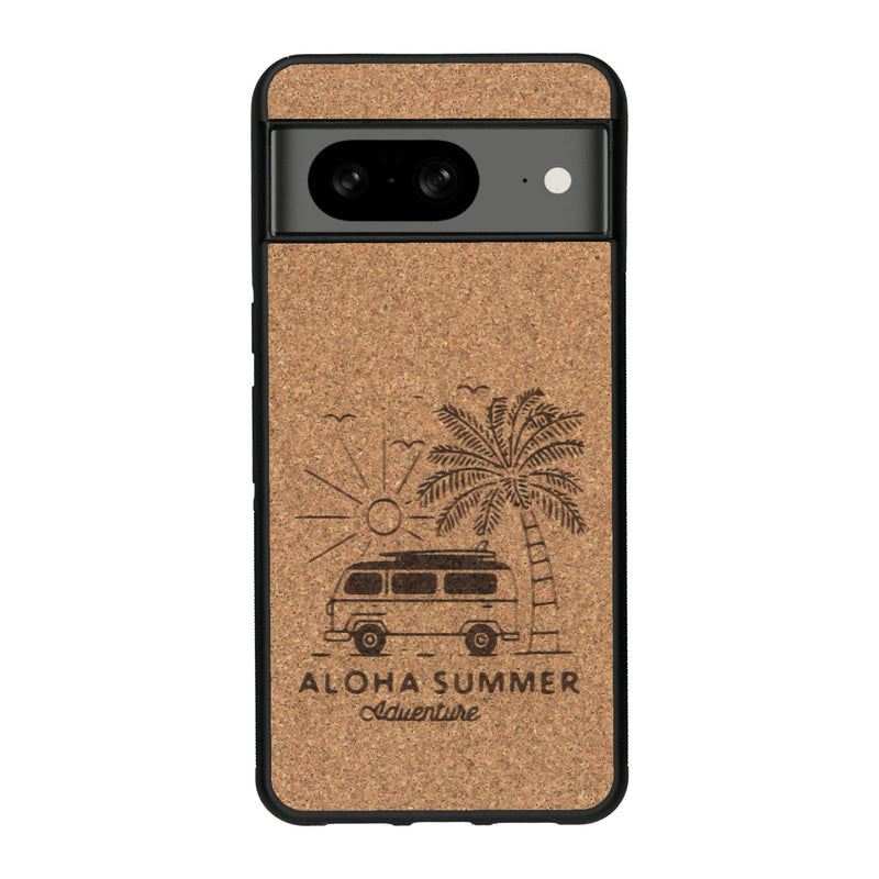 Coque de protection en bois véritable fabriquée en France pour Google Pixel 7A sur le thème de la plage, de l'été et vanlife.