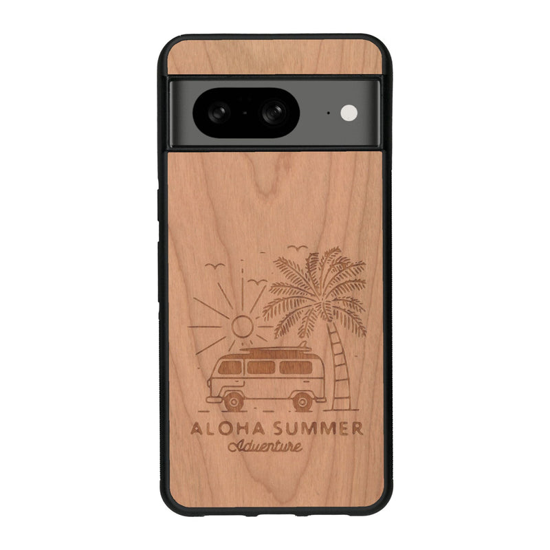 Coque de protection en bois véritable fabriquée en France pour Google Pixel 7A sur le thème de la plage, de l'été et vanlife.