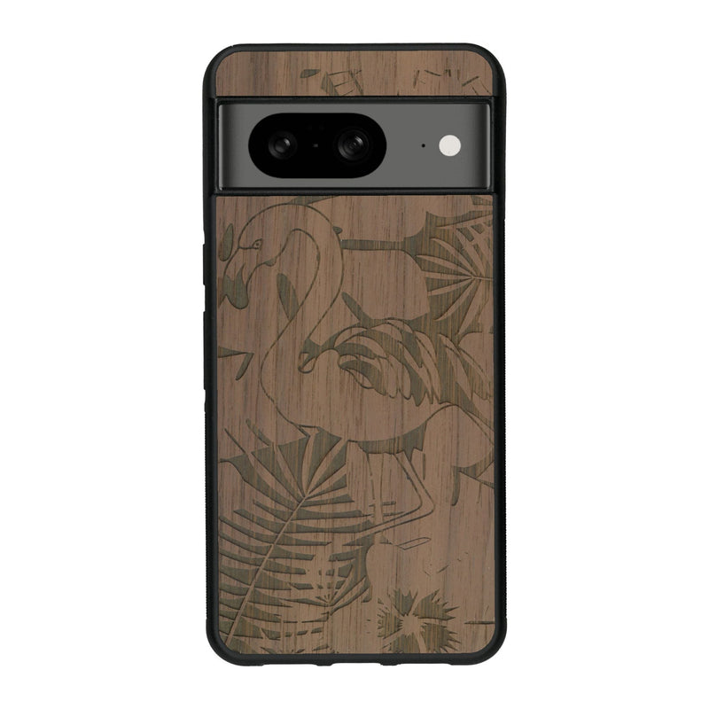 Coque de protection en bois véritable fabriquée en France pour Google Pixel 7A sur le thème de la nature et des animaux représentant un flamant rose entre des fougères