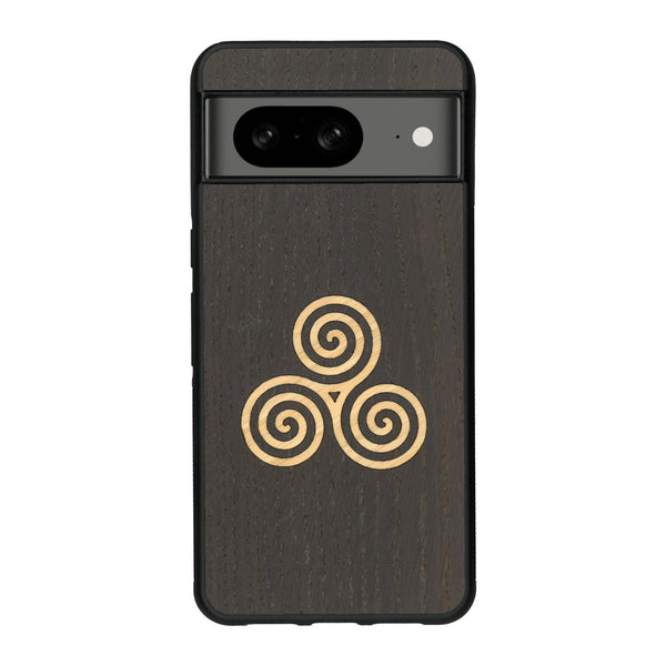 Coque de protection en bois véritable fabriquée en France pour Google Pixel 7A alliant du chêne fumé et du bambou et doré représentant un triskell