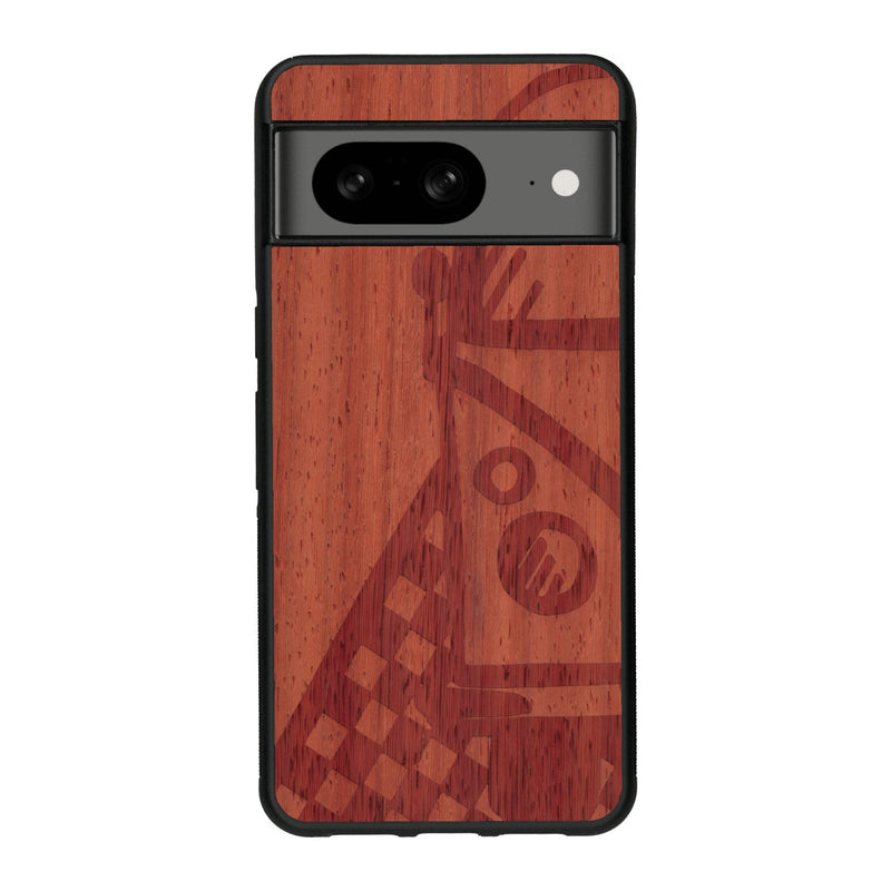 Coque de protection en bois véritable fabriquée en France pour Google Pixel 7A sur le thème du voyage avec un van combi