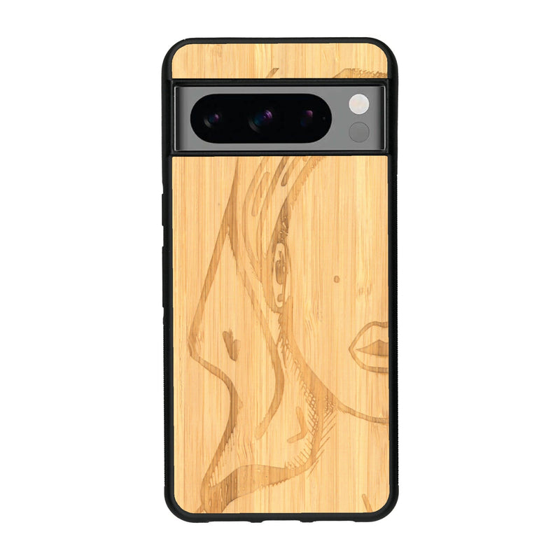 Coque de protection en bois véritable fabriquée en France pour Google Pixel 8pro représentant une silhouette féminine épurée de type line art en collaboration avec l'artiste Maud Dabs