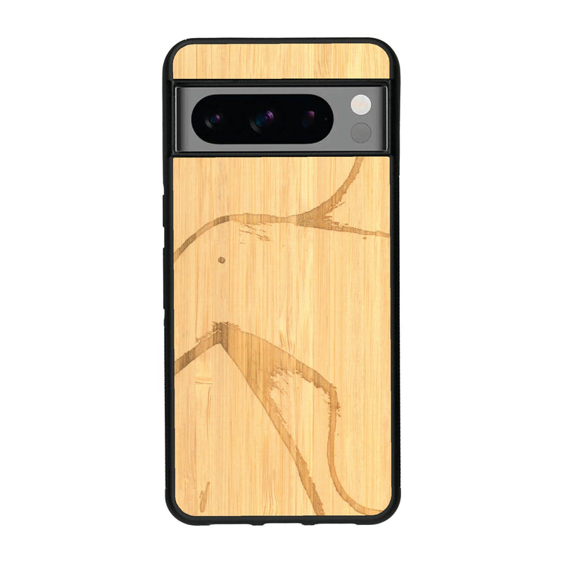 Coque de protection en bois véritable fabriquée en France pour Google Pixel 8pro représentant une silhouette féminine dessinée à la main par l'artiste Maud Dabs