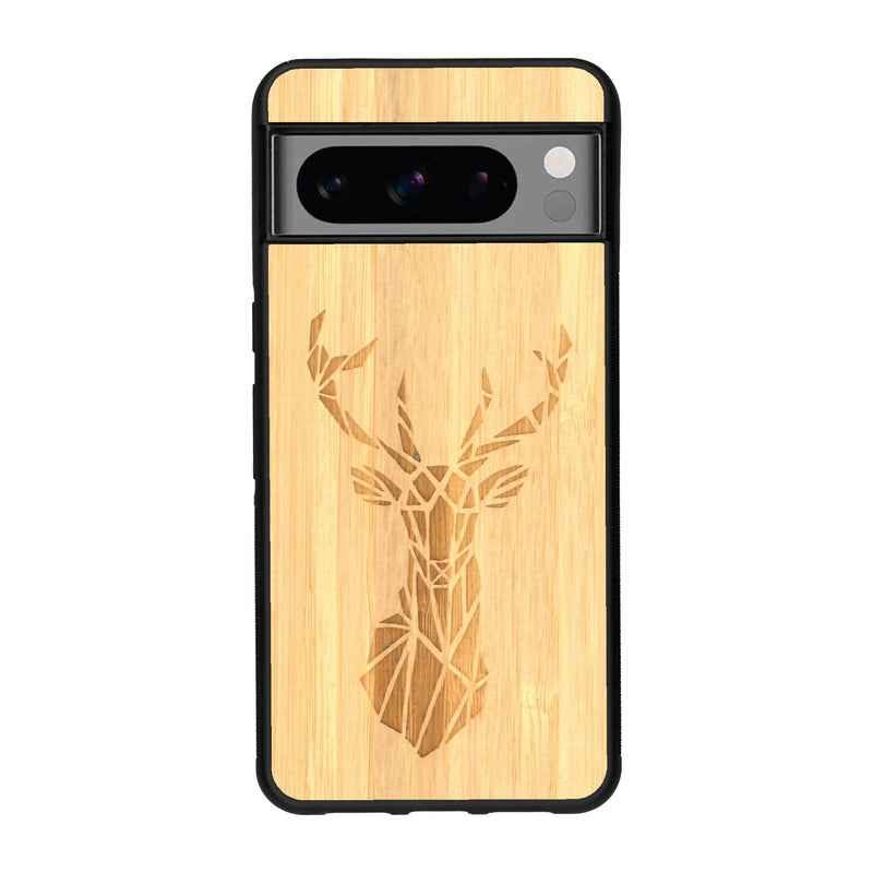 Coque de protection en bois véritable fabriquée en France pour Google Pixel 8pro sur le thème de la nature et des animaux représentant une tête de cerf gométrique avec un design moderne et minimaliste