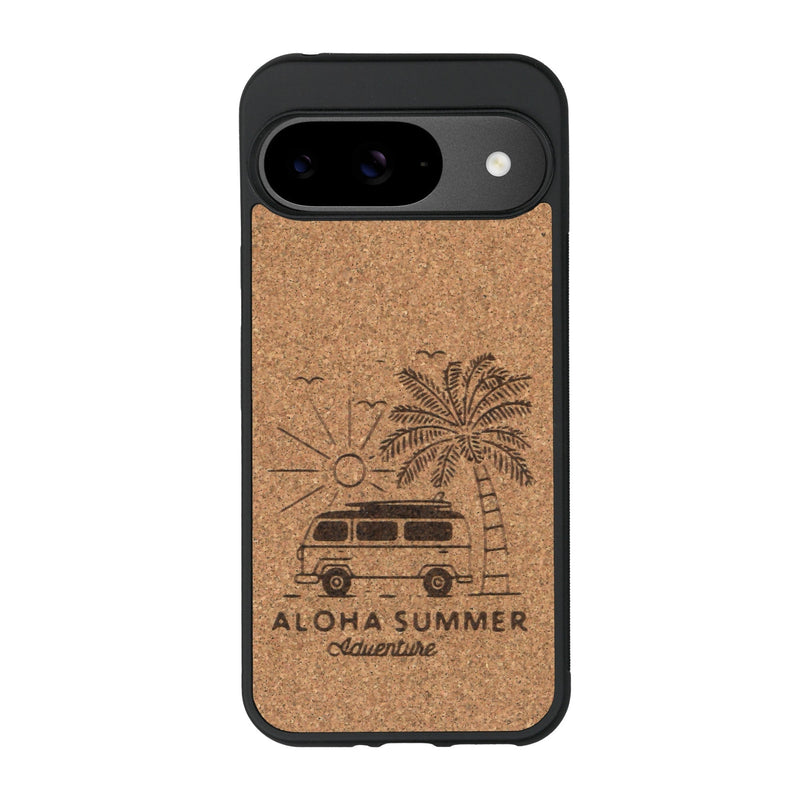 Coque de protection en bois véritable fabriquée en France pour Google Pixel 8A sur le thème de la plage, de l'été et vanlife.