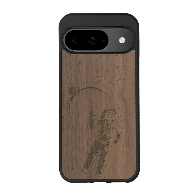 Coque de protection en bois véritable fabriquée en France pour Google Pixel 8A sur le thème des astronautes