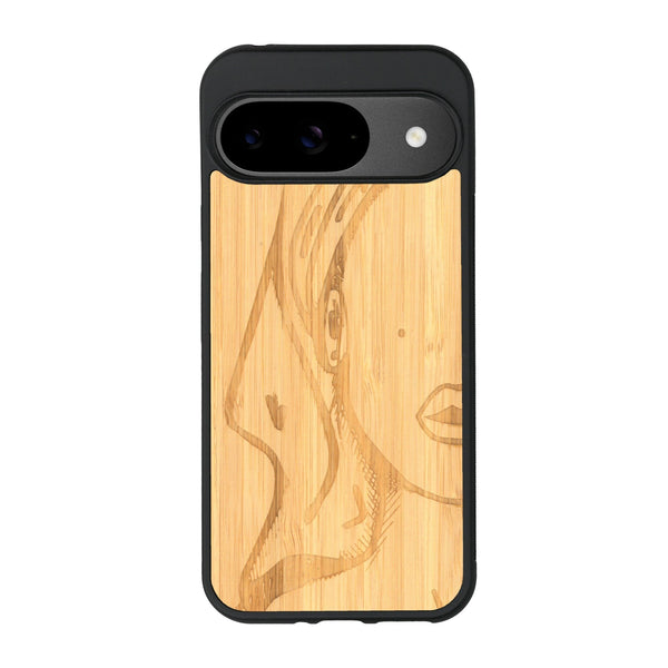 Coque de protection en bois véritable fabriquée en France pour Google Pixel 8A représentant une silhouette féminine épurée de type line art en collaboration avec l'artiste Maud Dabs