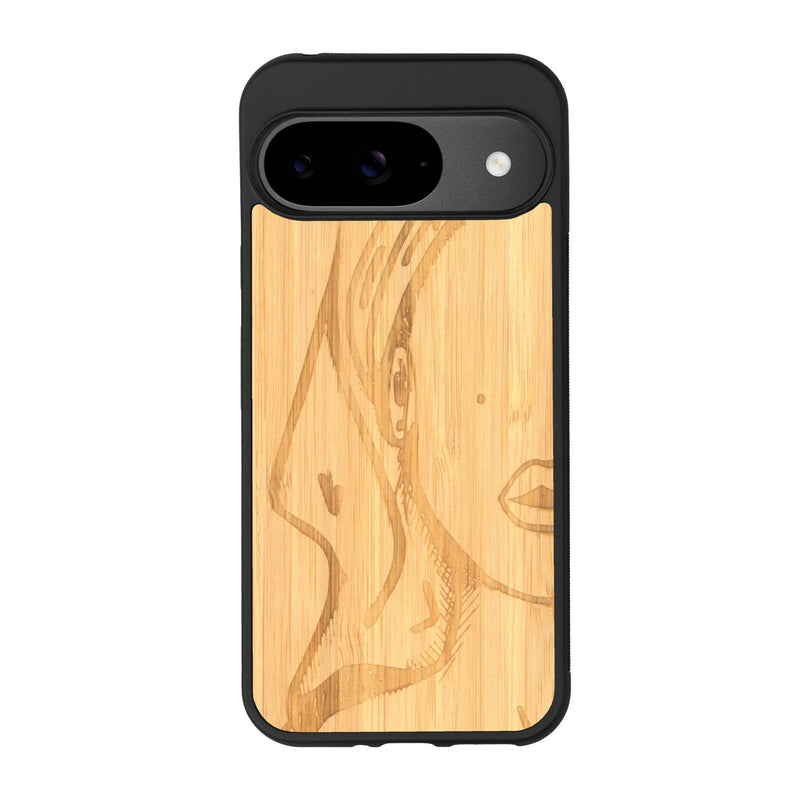 Coque de protection en bois véritable fabriquée en France pour Google Pixel 8A représentant une silhouette féminine épurée de type line art en collaboration avec l'artiste Maud Dabs