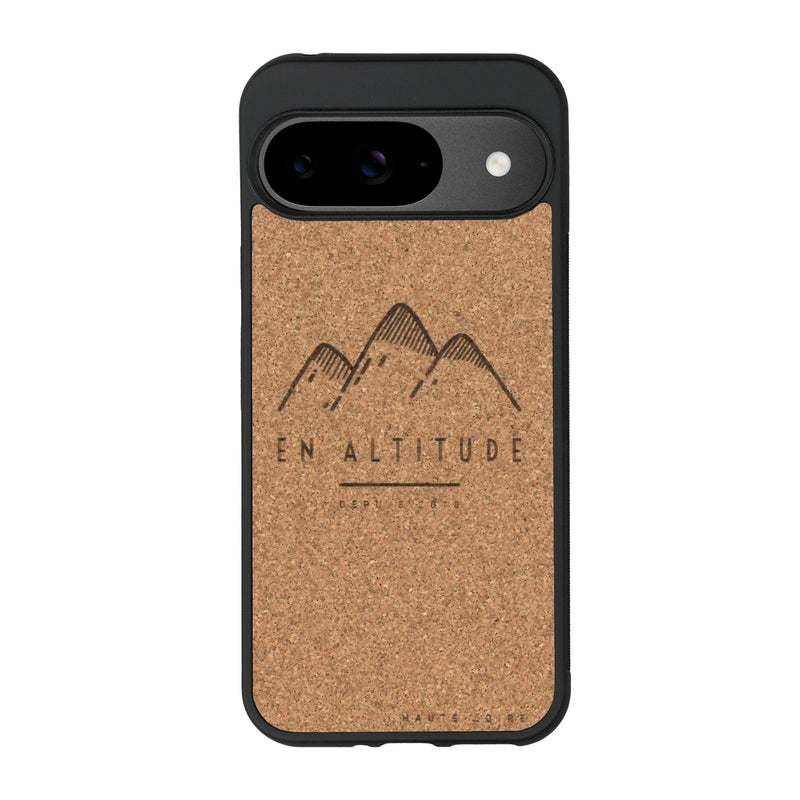 Coque de protection en bois véritable fabriquée en France pour Google Pixel 8A représentant des montagnes, sur le thème de la randonnée en pleine nature et du trail