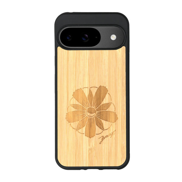 Coque de protection en bois véritable fabriquée en France pour Google Pixel 8A sur le thème des fleurs et de la montagne avec un motif de gravure représentant les pétales d'une fleur des montagnes