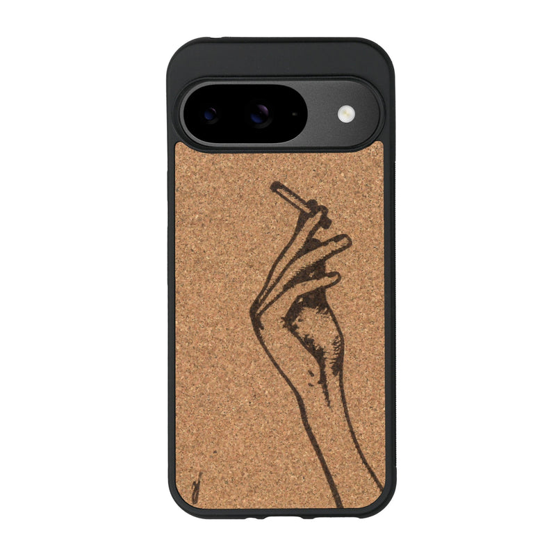 Coque de protection en bois véritable fabriquée en France pour Google Pixel 9 représentant une main de femme tenant une cigarette de type line art en collaboration avec l'artiste Maud Dabs