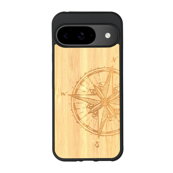 Coque de protection en bois véritable fabriquée en France pour Google Pixel 9 avec une gravure "rose des vents" sur le thème nautique et de l'océan qui s'inspire des boussoles de pirate