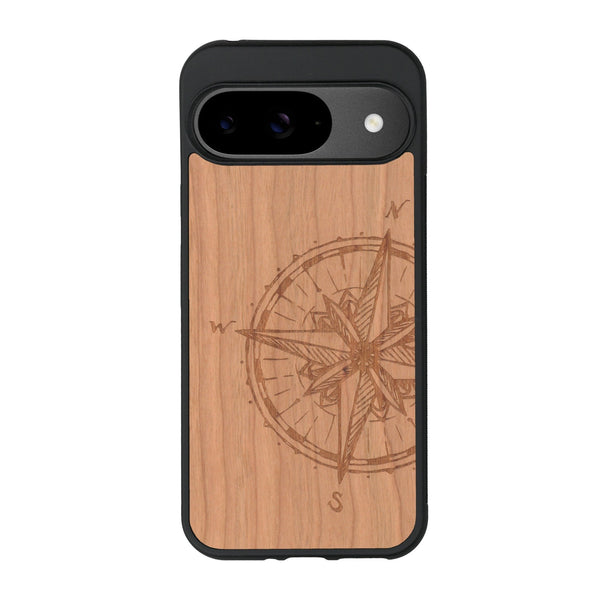 Coque de protection en bois véritable fabriquée en France pour Google Pixel 8A avec une gravure "rose des vents" sur le thème nautique et de l'océan qui s'inspire des boussoles de pirate