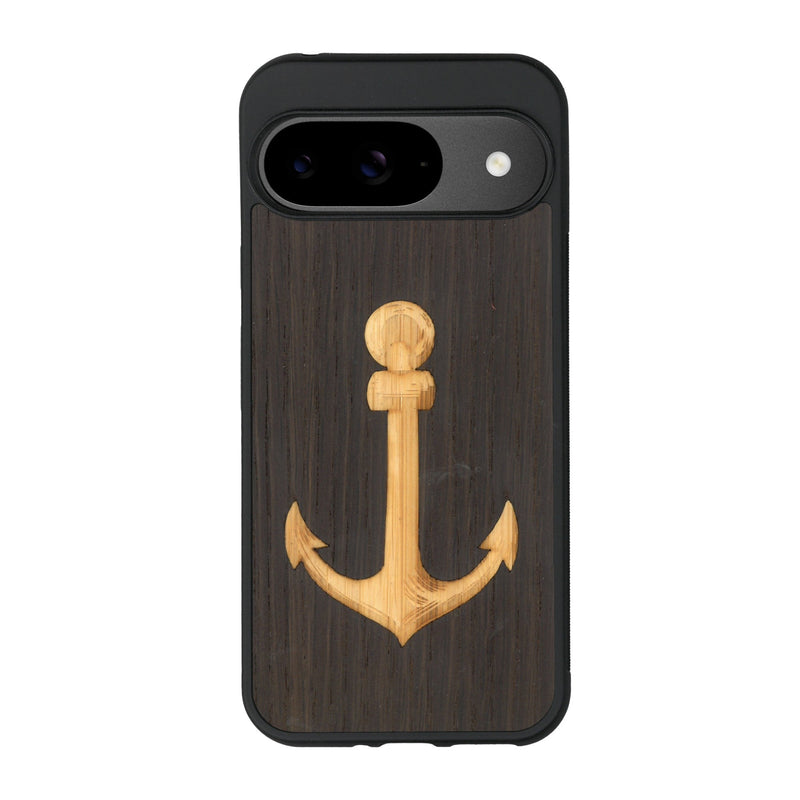 Coque de protection en bois véritable fabriquée en France pour Google Pixel 9 sur le thème nautique avec un bois clair et un bois foncé représentant une ancre de bateau