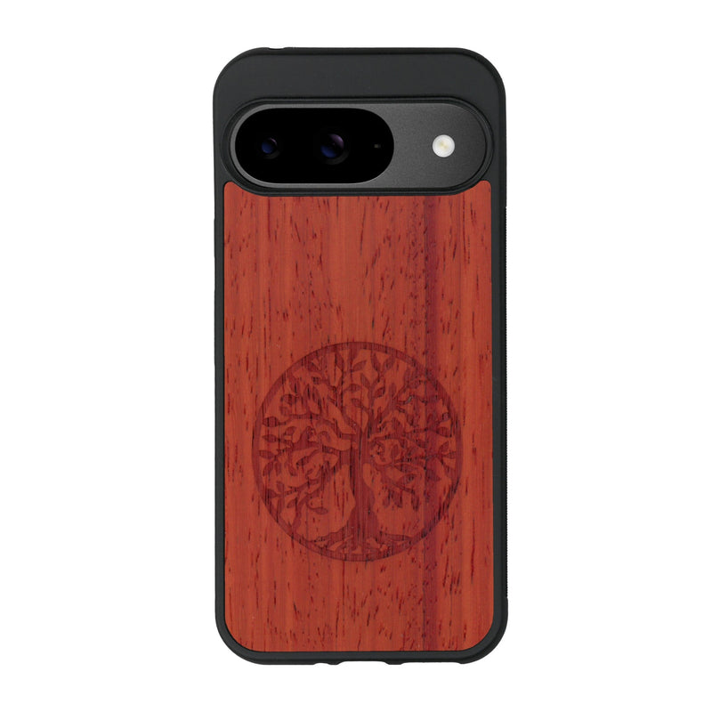 Coque de protection en bois véritable fabriquée en France pour Google Pixel 9 sur le thème de la spiritualité et du yoga avec une gravure zen représentant un arbre de vie