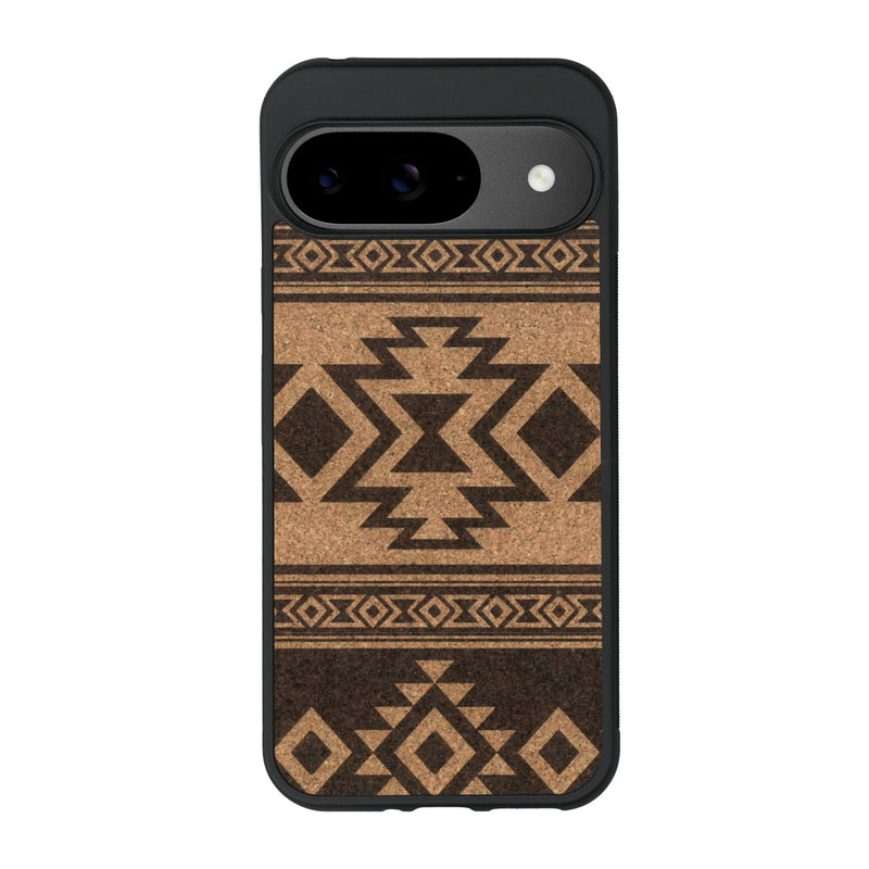 Coque de protection en bois véritable fabriquée en France pour Google Pixel 9 avec des motifs géométriques s'inspirant des temples aztèques, mayas et incas