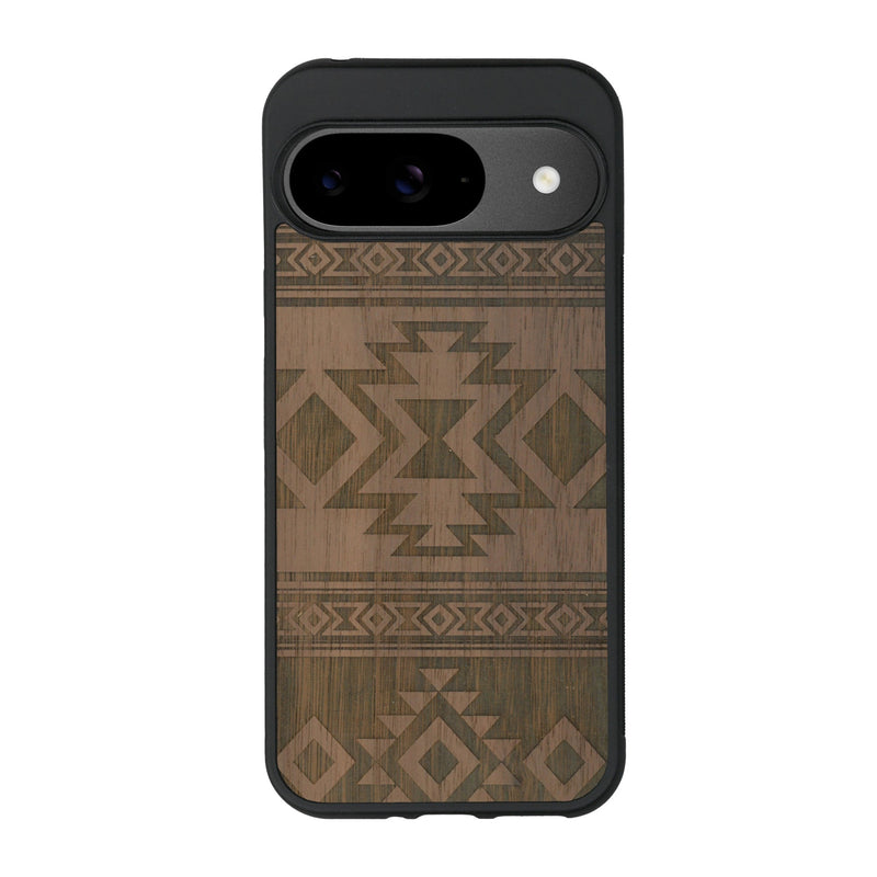 Coque de protection en bois véritable fabriquée en France pour Google Pixel 9 avec des motifs géométriques s'inspirant des temples aztèques, mayas et incas