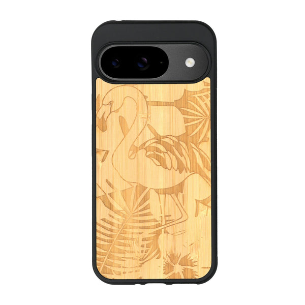 Coque de protection en bois véritable fabriquée en France pour Google Pixel 8A sur le thème de la nature et des animaux représentant un flamant rose entre des fougères