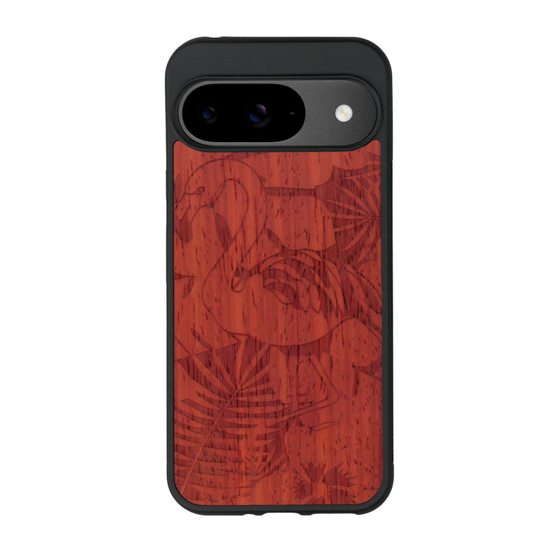 Coque de protection en bois véritable fabriquée en France pour Google Pixel 9 sur le thème de la nature et des animaux représentant un flamant rose entre des fougères