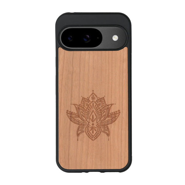 Coque de protection en bois véritable fabriquée en France pour Google Pixel 8A sur le thème de la nature et du yoga avec une gravure zen représentant une fleur de lotus