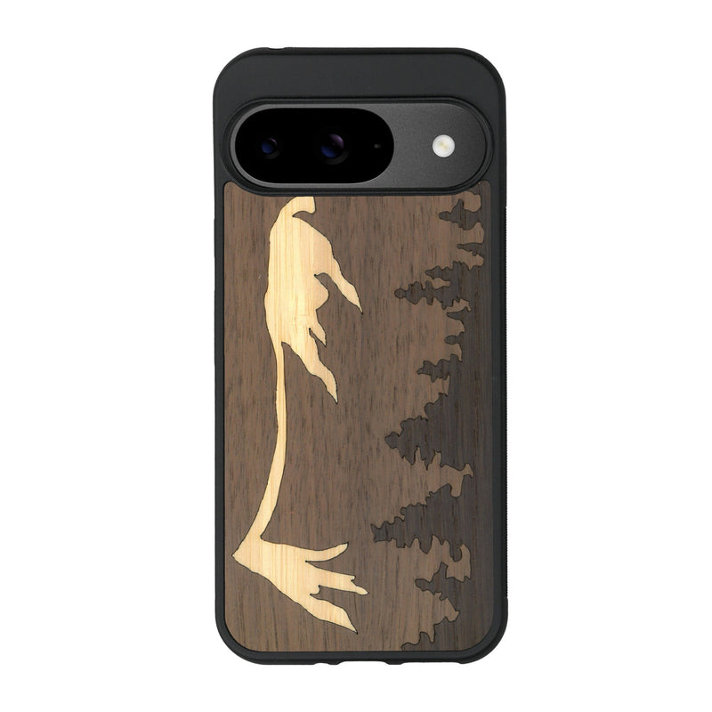 Coque de protection en bois véritable fabriquée en France pour Google Pixel 9 sur le thème de la nature et de la montagne qui allie du chêne fumé, du noyer et du bambou représentant le mont mézenc